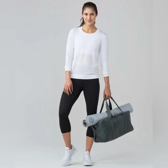 EUC ๐ Lululemon Fast Track Duffel (Heatproof Pocket 19L) Dark Forest - Picture 3 of 16